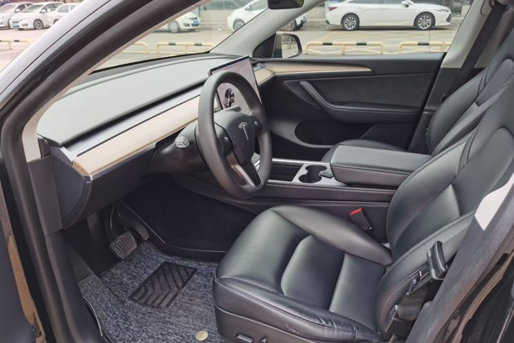 Used Tesla Model Y 2021 Standard Range Rear-Wheel Drive Version
