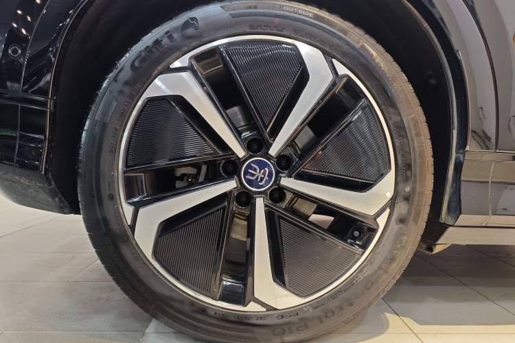 Used BYD Song L EV 2025 Intelligent Driving Version 662 km LiDAR Excellence Edition
