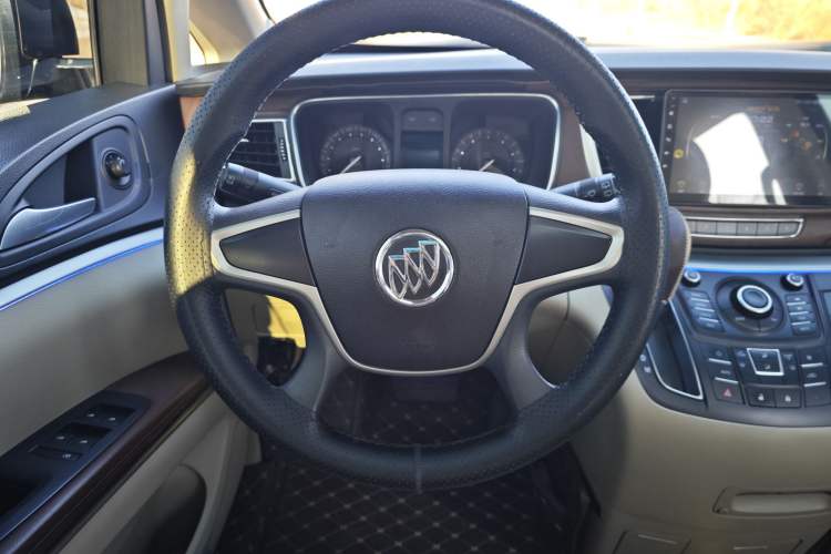 Used Buick GL8 2015 2.4L Luxury Business Premium Edition
