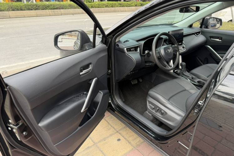 Used Toyota FRONTLANDER 2023 2.0L CVT Luxury Edition