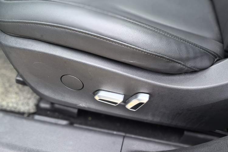 Used Haval H2 2018 Chuanxiang Edition Blue Badge 1.5T Dual-Clutch Two-Wheel Drive ZhiShang Model
