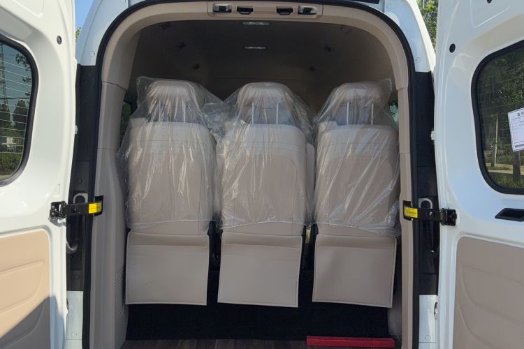 Used Iveco Fidato 2023 B33 Commercial Bus 2.0T 110 kW Manual Transmission Starlight Edition High Roof
