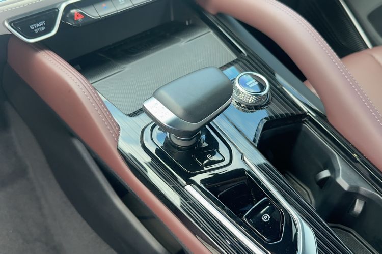 Used Geely Auto Monjaro L 2024 2.0TD High-Power Automatic Two-Wheel Drive Yunqi Version
