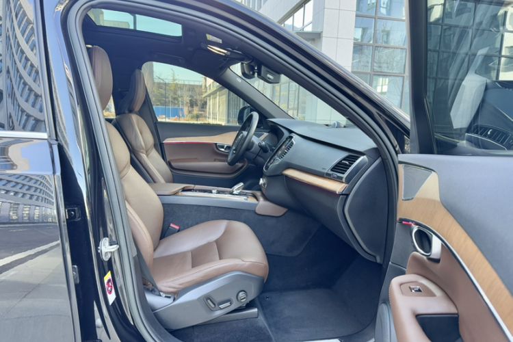 Used Volvo XC90 2023 B5 SmartDrive Luxury Edition 5 Seats
