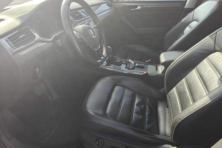 Used Volkswagen Passat 2017 330TSI DSG Luxury Edition
