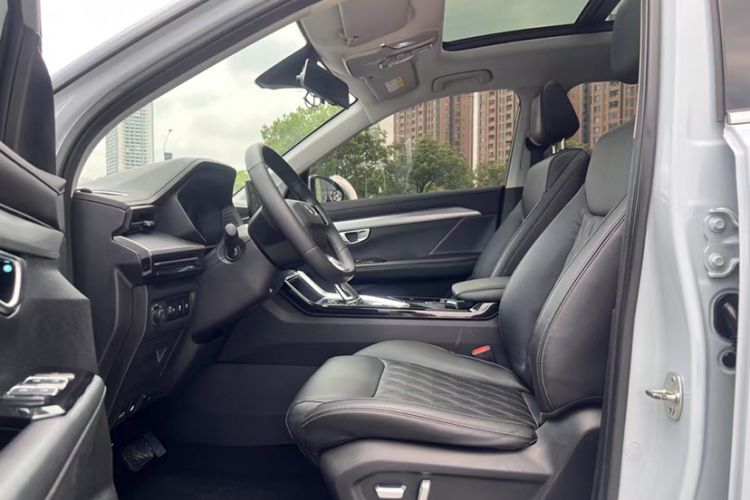 Used Wuling Asta 2022 2.0L DHT Electric-Speed Version
