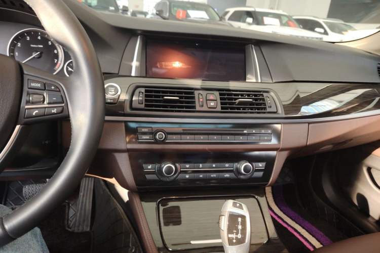 Used BMW 5 Series 2014 525Li Luxury Design Package
