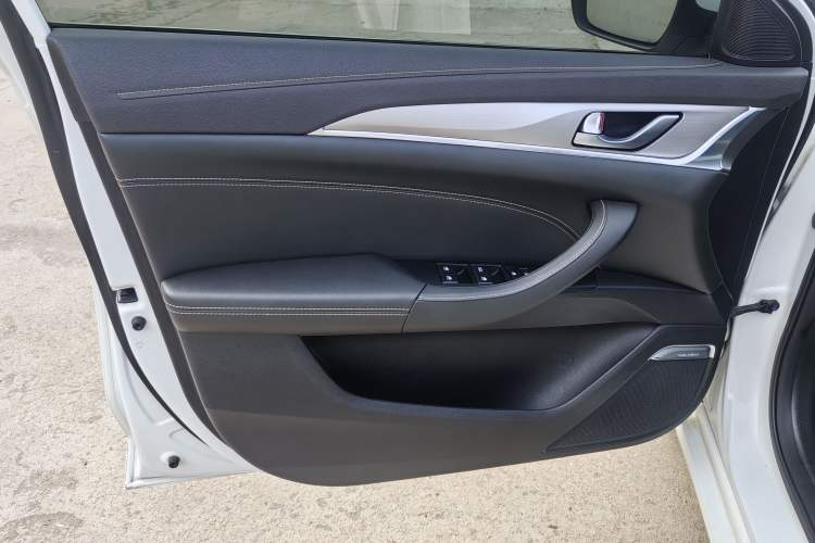 Used Changan Eado 2019 High-Energy Edition 1.6L GDI Manual Pioneer Model China VI Standard
