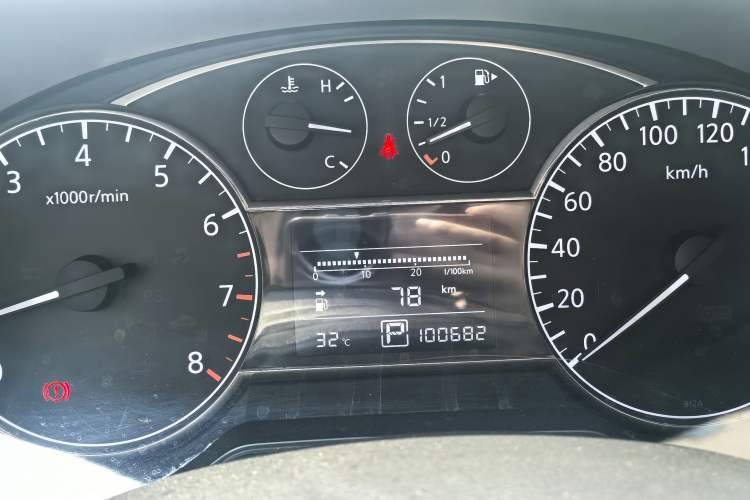 Used Nissan Tiida 2011 1.6L CVT Smart Version
