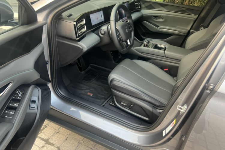 Used BYD Qin L 2025 DM-i Smart Drive 120KM Leading Model