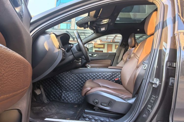 Used Volvo XC60 2022 B5 4x4 Smart Luxury Edition
