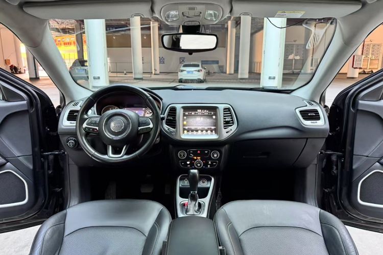 Used  Compass 2017 200T Automatic Family Edition