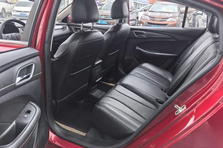 Used Roewe i5 2020 1.5L Automatic 4G Connect Luxury Flagship Edition
