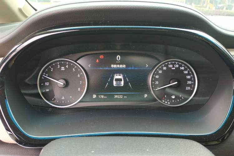 Used Buick GL8 2023 Facelifted Land Cruiser Executive Luxury Version