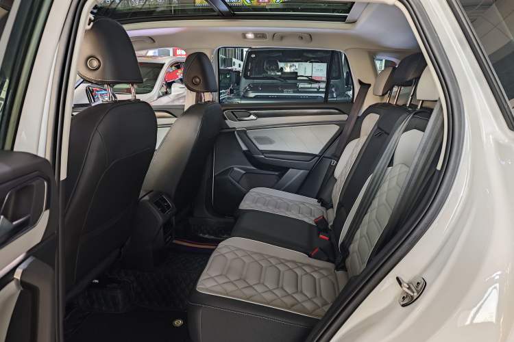 Used Volkswagen Tayron 2024 300TSI Two-Wheel-Drive Luxury Plus Advanced Version
