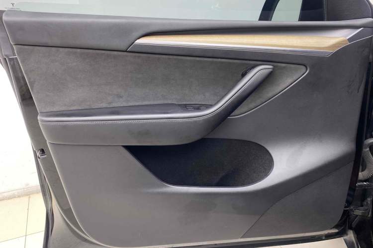 Used Tesla Model Y 2022 Rear-Wheel-Drive Version
