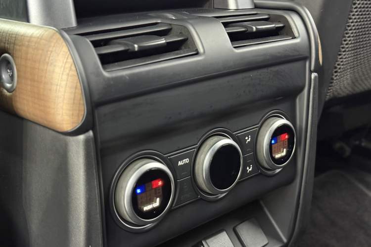 Used Land Rover Defender 2023 110 3.0T P400 X-DYNAMIC HSE
