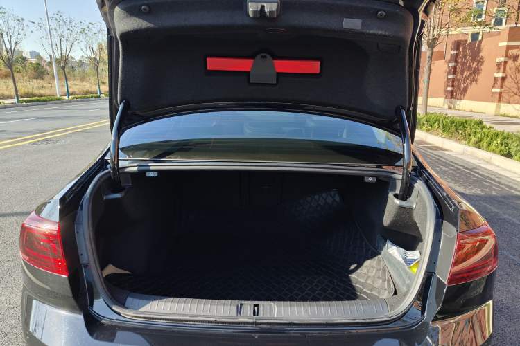 Used Volkswagen Magotan 2023 2 Million Units Limited Edition 330TSI DSG Leading Version