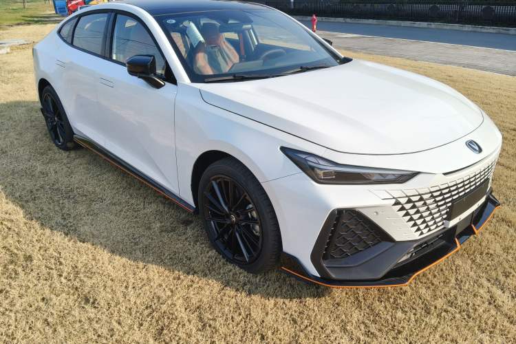 Used Changan UNI-V 2024 2.0T High-Performance Version
