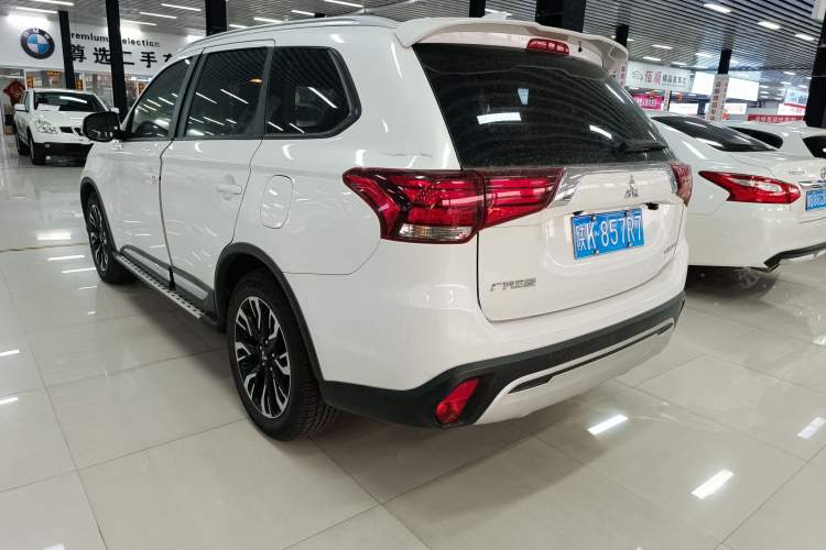 Used Mitsubishi Outlander 2019 2.0L Two-Wheel Drive Comfort Edition 5 Seats China V Standard
