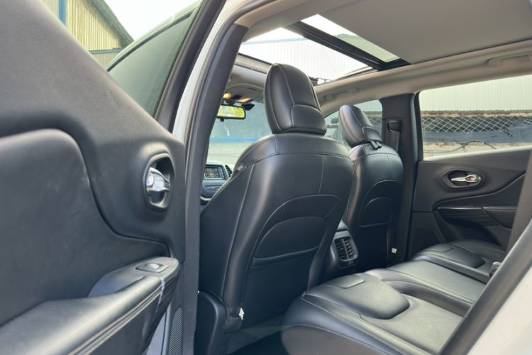 Used  Cherokee 2017 2.4L Professional Edition
