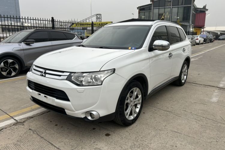Used Mitsubishi Outlander 2014 2.4L 4x4 Deluxe Value Edition 5 Seats
