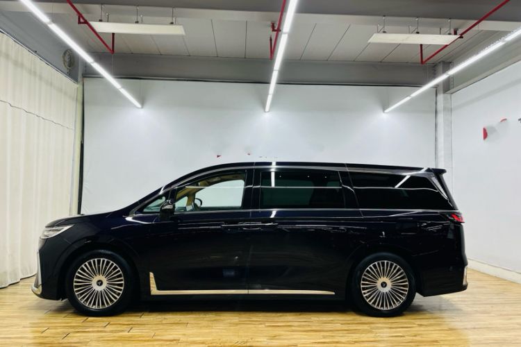 Used VOYAH Dream 2025 PHEV Four-Wheel-Drive Flagship Kunpeng Edition
