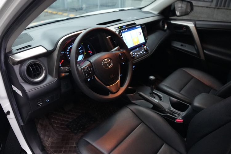 Used Toyota RAV4 2015 2.0L CVT Two-Wheel Drive Fashion Edition
