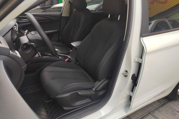 Used Roewe i5 2020 1.5L Automatic 4G Connected Linghao Edition
