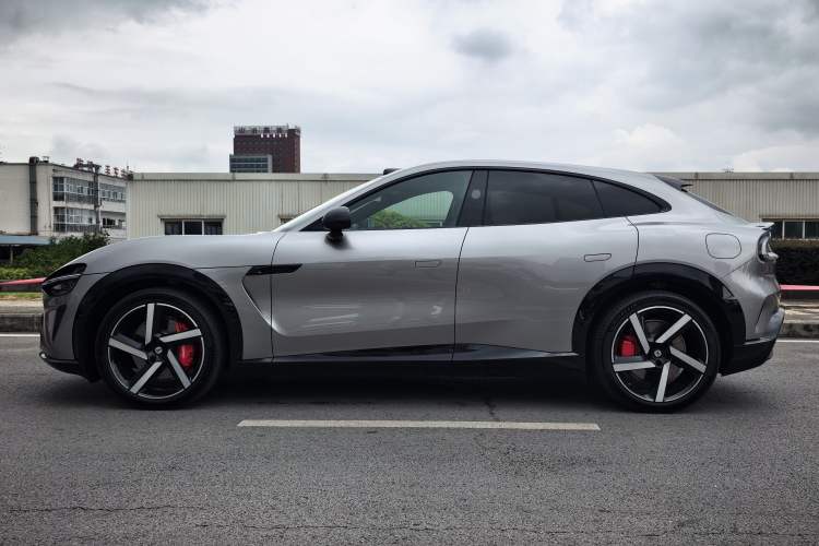 Used  YU7 2025 Ultra-Long Range High-Performance All-Wheel-Drive Max Edition
