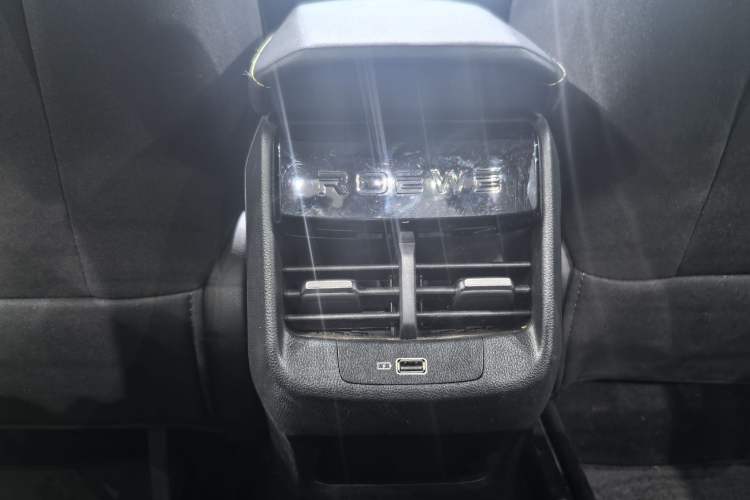 Used Roewe i5 2021 1.5L CVT Platinum Edition
