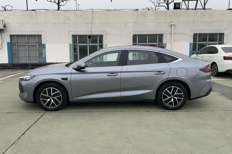 Used BYD Qin L 2025 DM-i Smart Drive 120KM Superior Model
