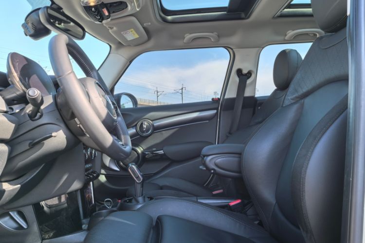 Used  MINI 2022 Updated 1.5T COOPER Artist Five-Door Edition
