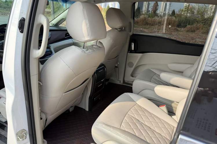 Used Buick GL8 2021 Land Cruiser Executive Class 652T Comfort Model
