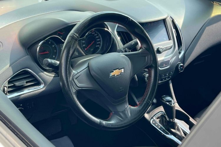 Used Chevrolet Cruze 2017 1.5L Automatic Pioneer Sunroof Edition
