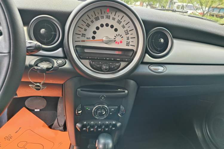 Used  MINI 2011 1.6L ONE

