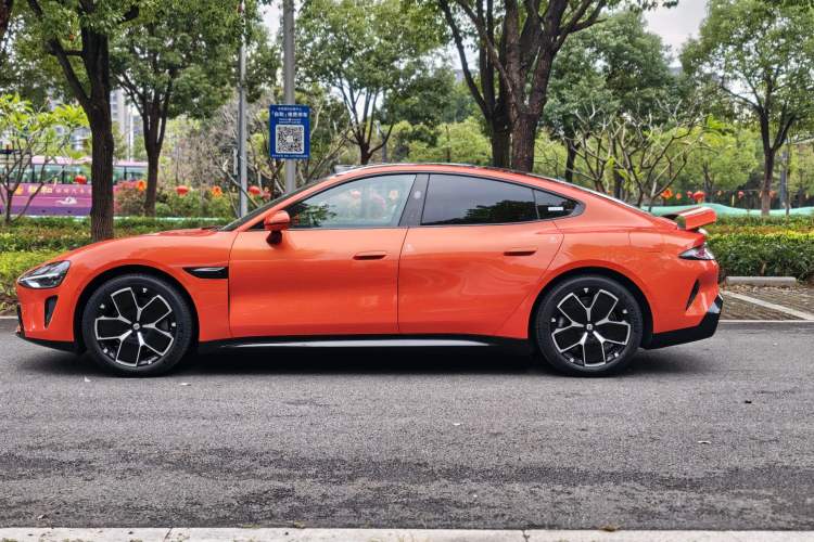 Used  SU7 2024 Rear-Drive Ultra-Long Range Advanced Pro-Level Intelligent Driving Version
