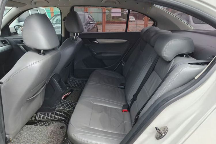 Used Volkswagen Lavida 2013 Revised Classic 1.6L Automatic Fashion Edition
