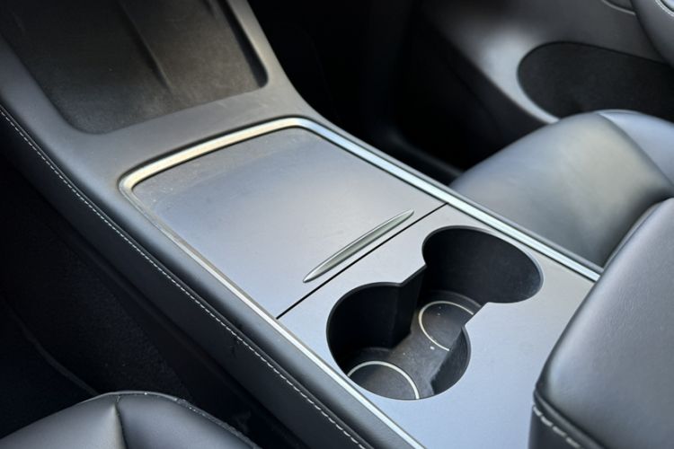 Used Tesla Model Y 2021 Long-Range All-Wheel-Drive Version
