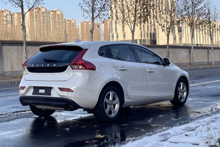 Used Volvo V40 2017 T3 Smart Edition