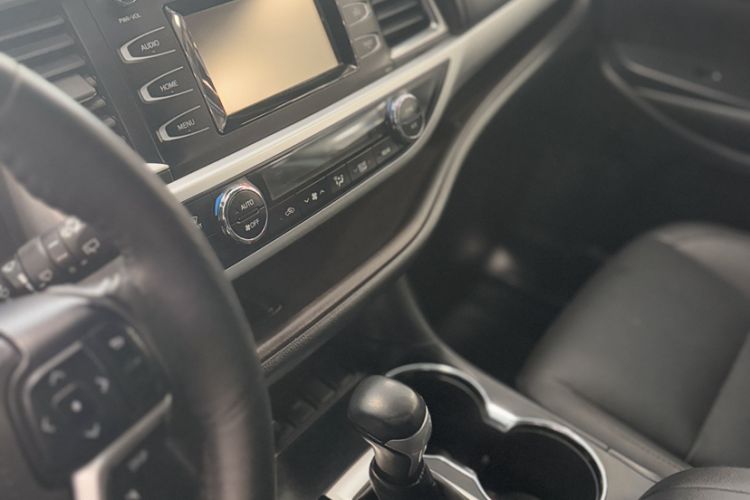 Used Toyota Highlander 2015 2.0T Two-Wheel Drive Luxury Edition 7 Seats
