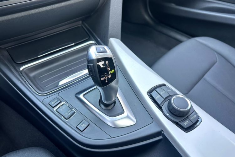 Used BMW 3 Series 2015 320i Luxury Line Stylish Edition
