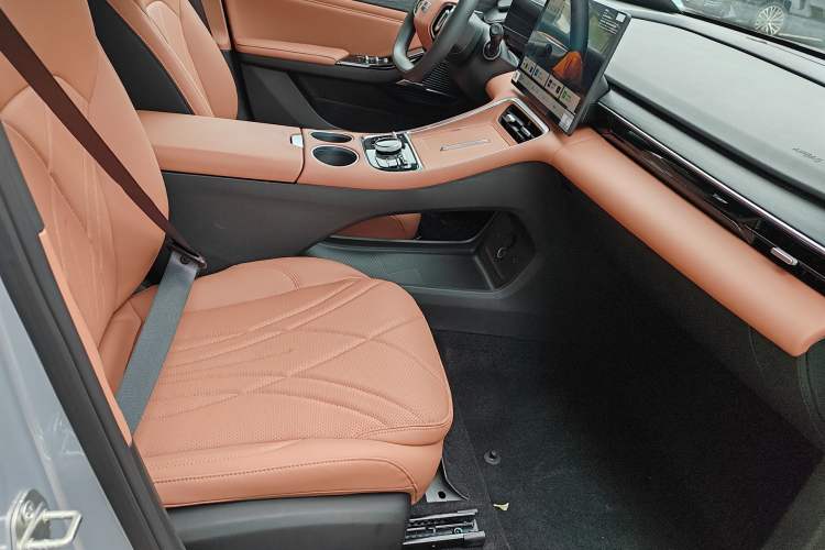 Used  L6 2025 EM-i 60km Launch Edition