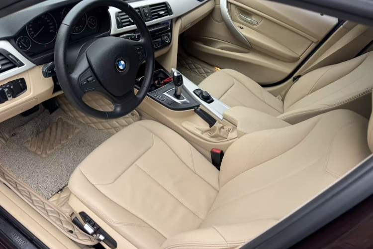 Used BMW 3 Series 2016 320Li Ambition Model
