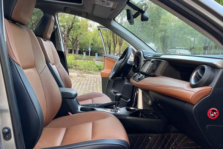 Used Toyota RAV4 2016 2.5L Automatic 4x4 Elite Edition
