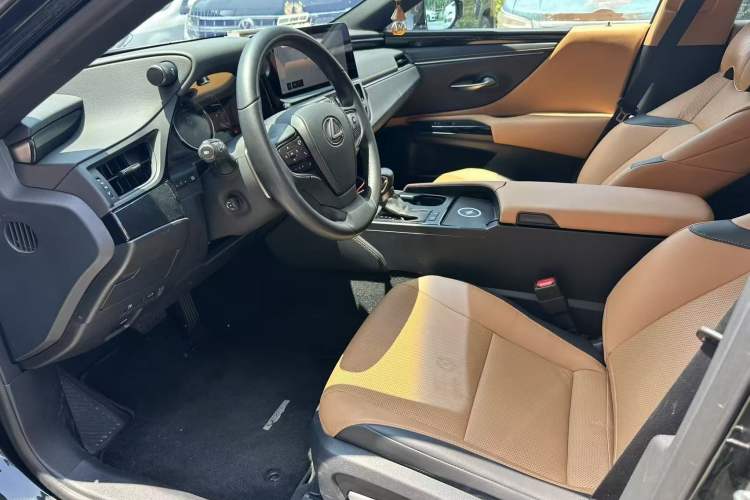 Used Lexus ES 2023 200 Excellence Edition
