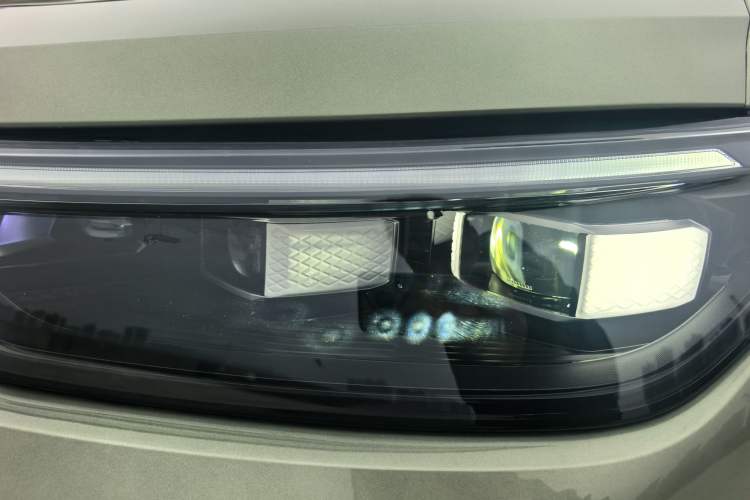 Used Volkswagen Tayron 2025 Tiguan L 380TSI 4Motion Luxury
