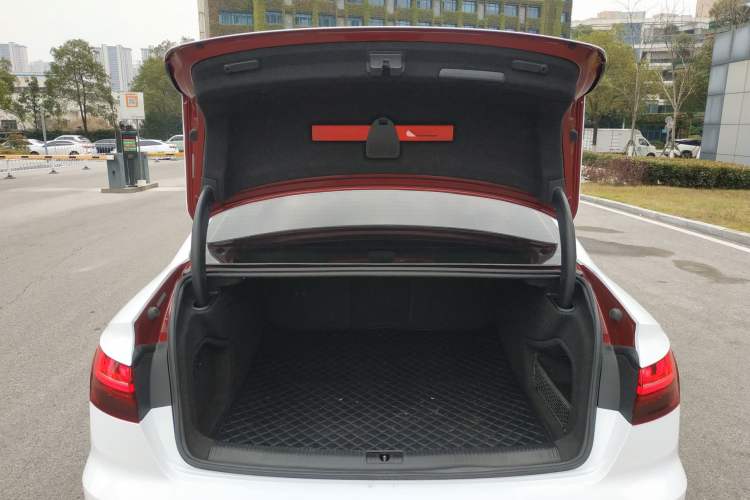 Used Audi A4L 2022 40 TFSI Fashion Dynamic Model
