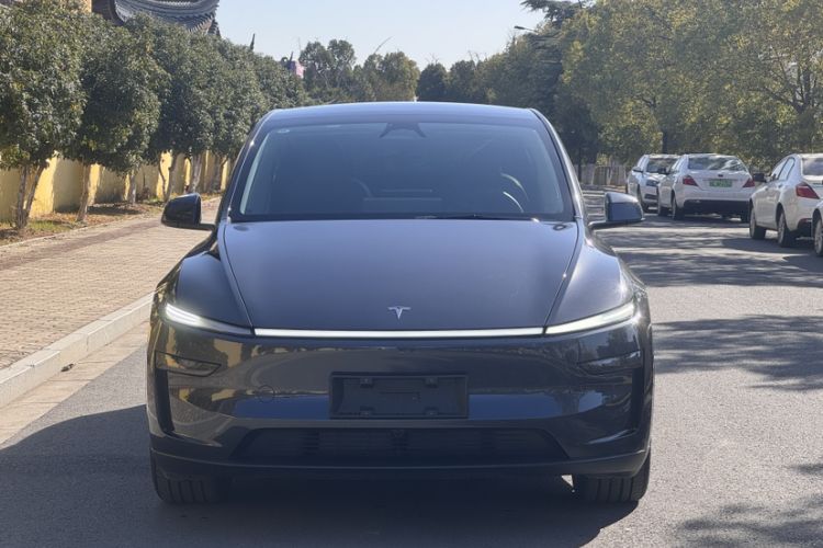 Used Tesla Model Y 2025 Rear-Wheel-Drive Version
