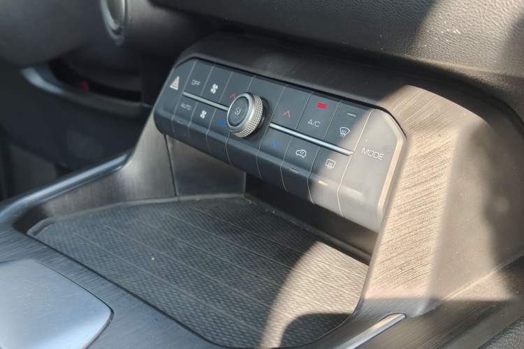 Used Wey VV6 2021 2.0T Two-Wheel Drive Smart Protection+
